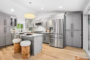 10030 37th Ave SW, Seattle, WA 98146 - Photo 8