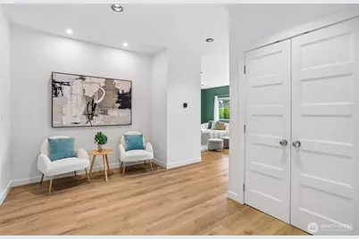 10030 37th Avenue SW, Seattle, WA 98146 - Photo 4