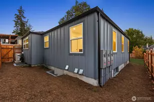 813 NE 125th St, Seattle, WA 98125 - Photo 38