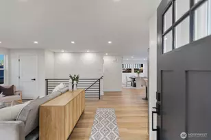 813 NE 125th St, Seattle, WA 98125 - Photo 2