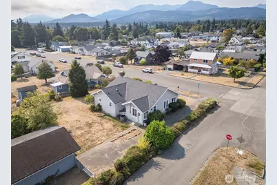 537 W 6th Street, Port Angeles, WA 98362 - Photo 4