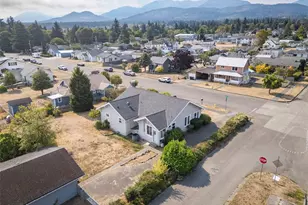 537 W 6th St, Port Angeles, WA 98362 - Photo 4