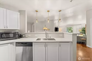 7711 NE 175th St, Kenmore, WA 98028 - Photo 10