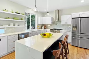 8700 Rosario Pl NE, Bainbridge Island, WA 98110 - Photo 4