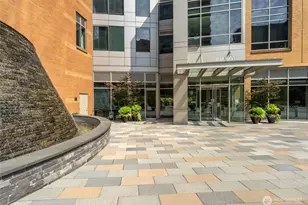 10650 NE 9th Pl, Bellevue, WA 98004 - Photo 2