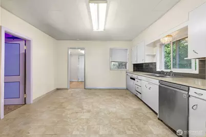 8643 Tacoma Avenue S, Tacoma, WA 98444 - Photo 12