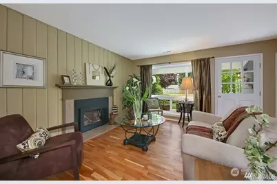 10424 NE 17th Street, Bellevue, WA 98004 - Photo 2