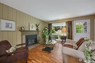 10424 NE 17th St, Bellevue, WA 98004 - Photo 2