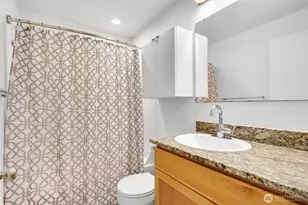 7600 Greenwood Ave N, Seattle, WA 98103 - Photo 16
