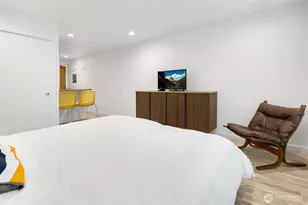 7600 Greenwood Ave N, Seattle, WA 98103 - Photo 8
