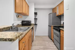 7600 Greenwood Ave N, Seattle, WA 98103 - Photo 12