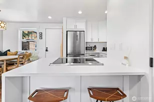 10112 NE 68th St, Kirkland, WA 98033 - Photo 14