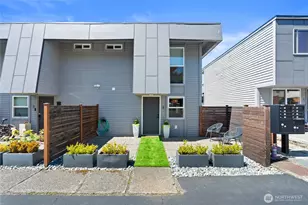 10112 NE 68th St, Kirkland, WA 98033 - Photo 1