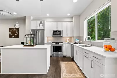 1946 Newport Way NW #16, Issaquah, WA 98027 - Photo 4