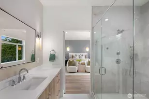 825 NE 105th St, Seattle, WA 98125 - Photo 18