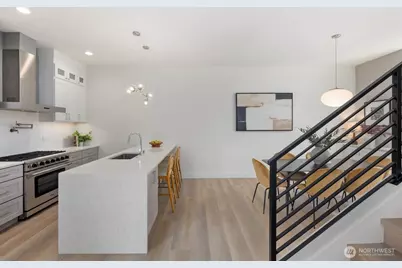 825 NE 105th Street, Seattle, WA 98125 - Photo 8