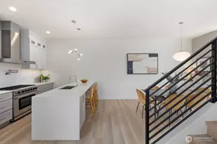 825 NE 105th St, Seattle, WA 98125 - Photo 8