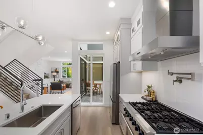 825 NE 105th Street, Seattle, WA 98125 - Photo 12