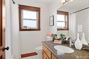 461 N 45th St, Seattle, WA 98103 - Photo 12