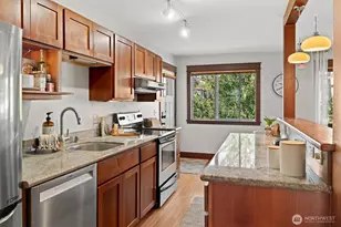 461 N 45th St, Seattle, WA 98103 - Photo 10