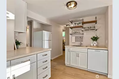 6542 Greenwood Avenue N, Seattle, WA 98103 - Photo 18