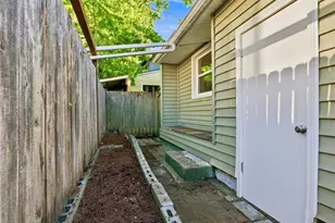 6542 Greenwood Ave N, Seattle, WA 98103 - Photo 30