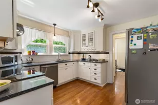 2910 W Crockett St, Seattle, WA 98199 - Photo 14