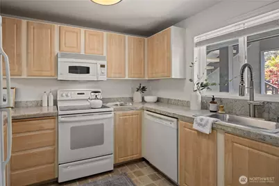 11110 NE 125th Lane #H229, Kirkland, WA 98034 - Photo 8