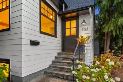 803 W Etruria Street, Seattle, WA 98119 - Photo 2