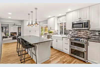 11907 NE 133rd Place, Kirkland, WA 98034 - Photo 8