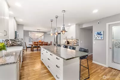 11907 NE 133rd Place, Kirkland, WA 98034 - Photo 12