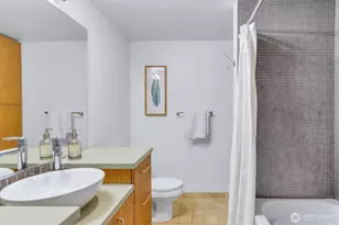 413 NE 70th St, Seattle, WA 98115 - Photo 20