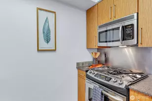 413 NE 70th St, Seattle, WA 98115 - Photo 16