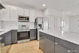 4206 S Greenbelt Station Dr, Seattle, WA 98118 - Photo 12