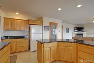 510 Sunnycrest Ln, Camano Island, WA 98282 - Photo 16