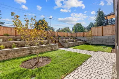 3312 W Dravus Street, Seattle, WA 98199 - Photo 2