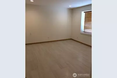 7447 Corliss Avenue N, Seattle, WA 98103 - Photo 14