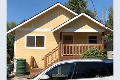 7447 Corliss Avenue N, Seattle, WA 98103 - Photo 2