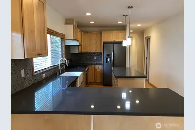 7447 Corliss Avenue N, Seattle, WA 98103 - Photo 8
