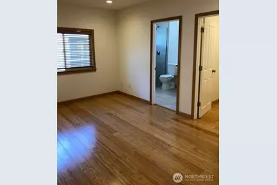 7447 Corliss Avenue N, Seattle, WA 98103 - Photo 16