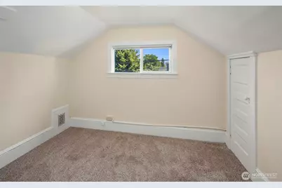 332 NE 50th Street, Seattle, WA 98105 - Photo 14