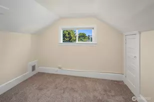 332 NE 50th St, Seattle, WA 98105 - Photo 14