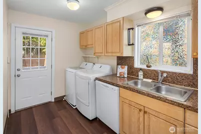 332 NE 50th Street, Seattle, WA 98105 - Photo 8