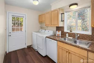 332 NE 50th St, Seattle, WA 98105 - Photo 8