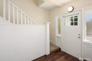 332 NE 50th St, Seattle, WA 98105 - Photo 10