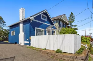 332 NE 50th St, Seattle, WA 98105 - Photo 16