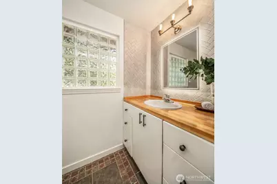 11517 Tyler Place NE, Bainbridge Island, WA 98110 - Photo 24
