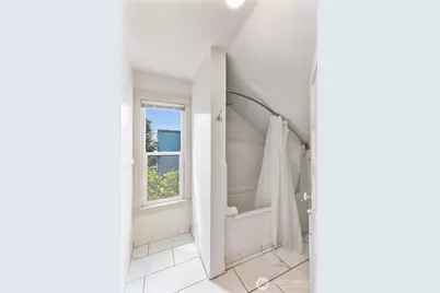 709 NE 43rd Street, Seattle, WA 98105 - Photo 2