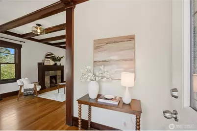 2716 Warren Avenue N, Seattle, WA 98109 - Photo 4