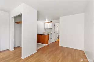 710 NE 43rd St, Seattle, WA 98105 - Photo 4